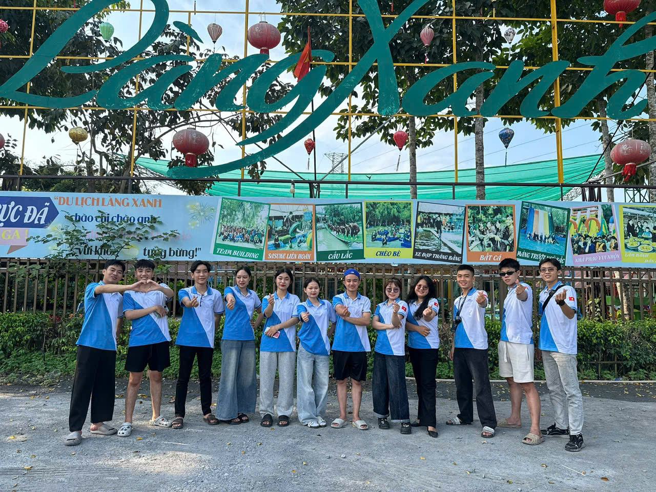 Đội ngũ Star House trong chuyến team building